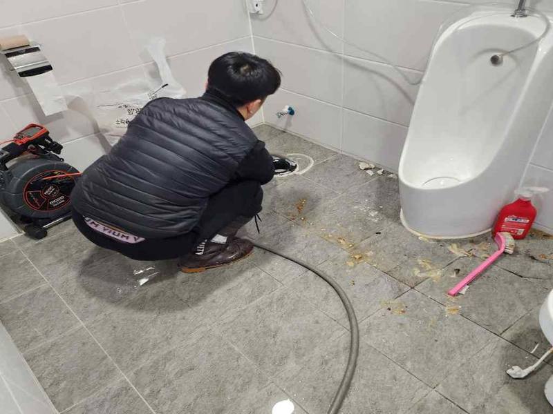 군포 소변기막힘 작업사례 3